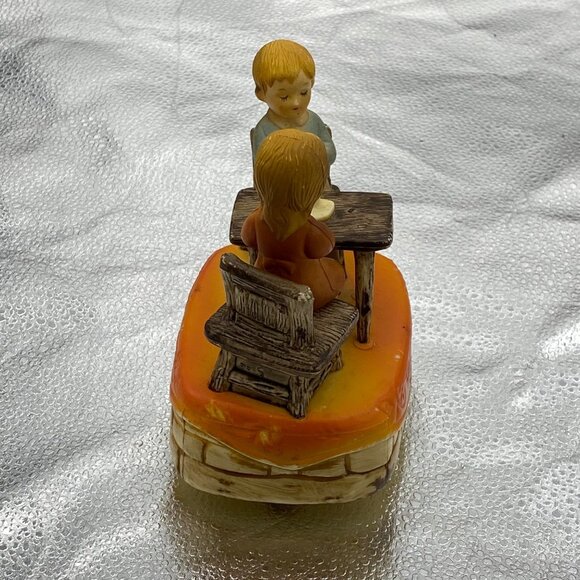 Vintage Price Import Music Box Boy Girl praying at table Hong Kong Rotates - Picture 6 of 12